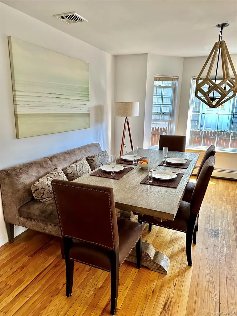 37 Hickory Port Washington NY 11050