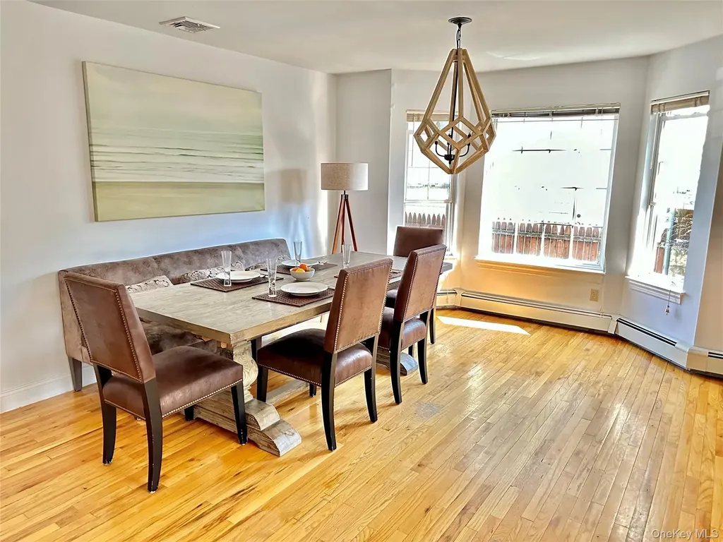 37 Hickory Port Washington NY 11050