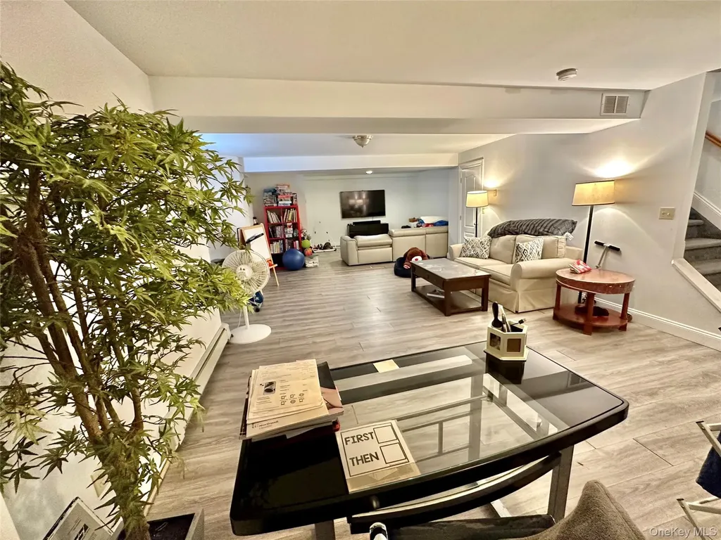 37 Hickory Port Washington NY 11050
