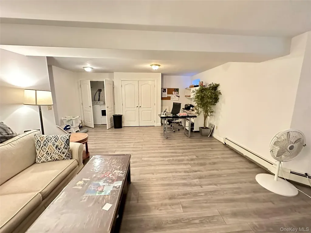 37 Hickory Port Washington NY 11050
