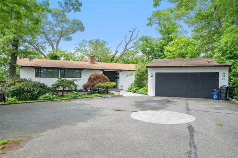 27 Parkway Drive Roslyn Heights NY 11577