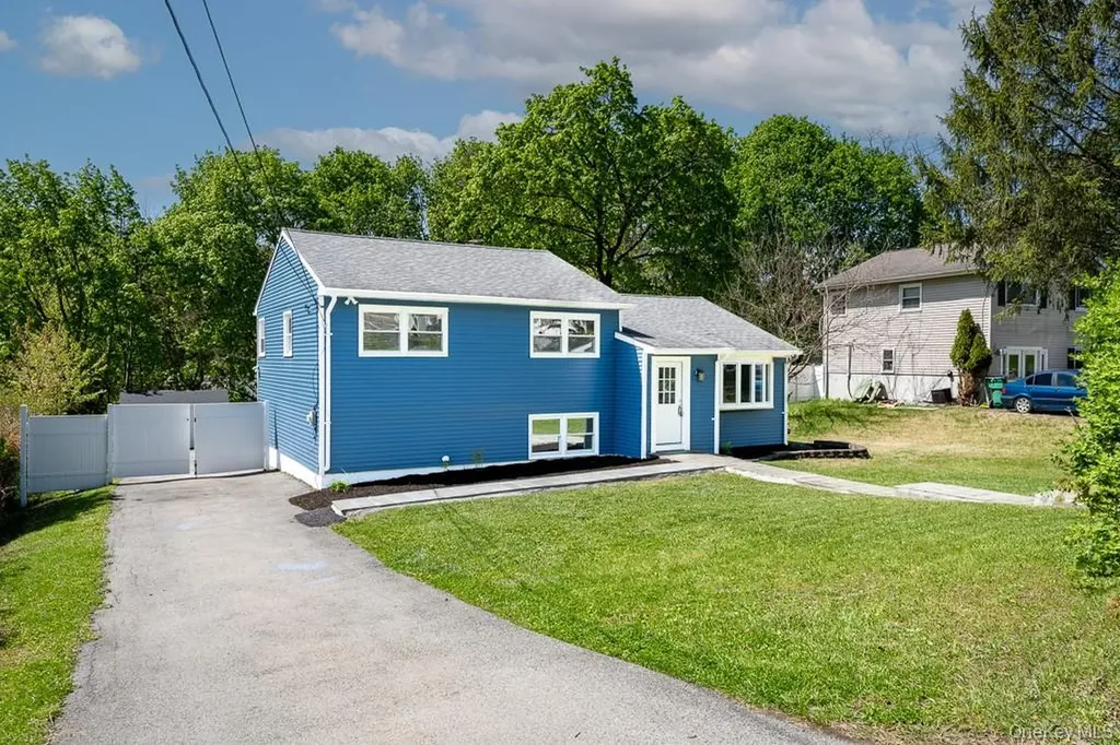 22 Oriole Drive Poughkeepsie NY 12601