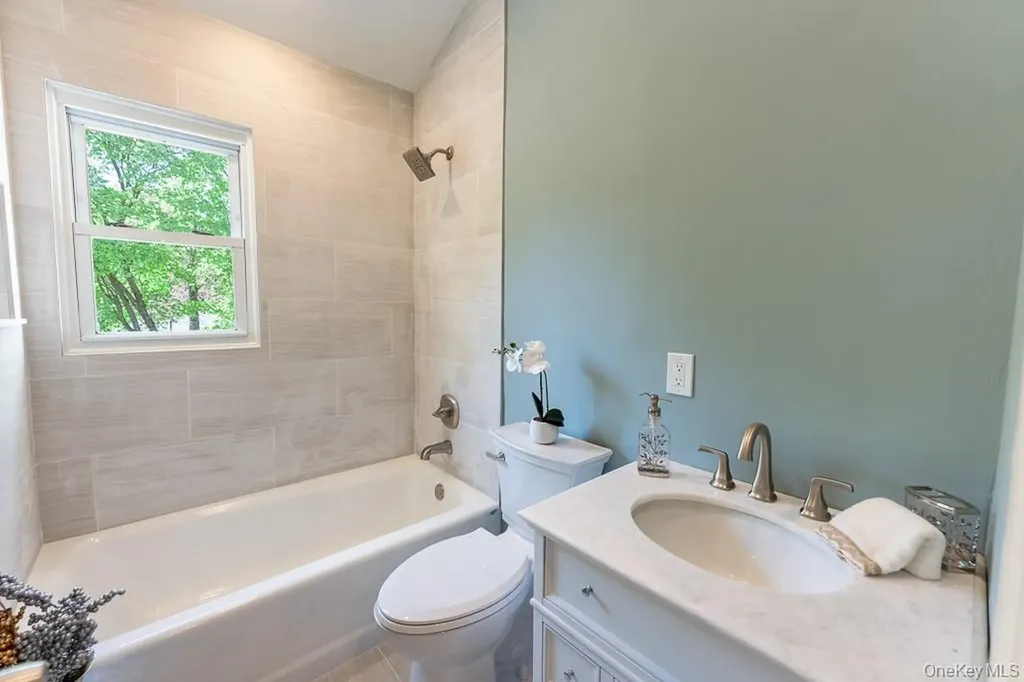 22 Oriole Drive Poughkeepsie NY 12601
