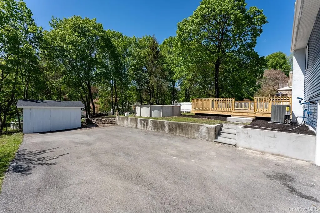 22 Oriole Drive Poughkeepsie NY 12601
