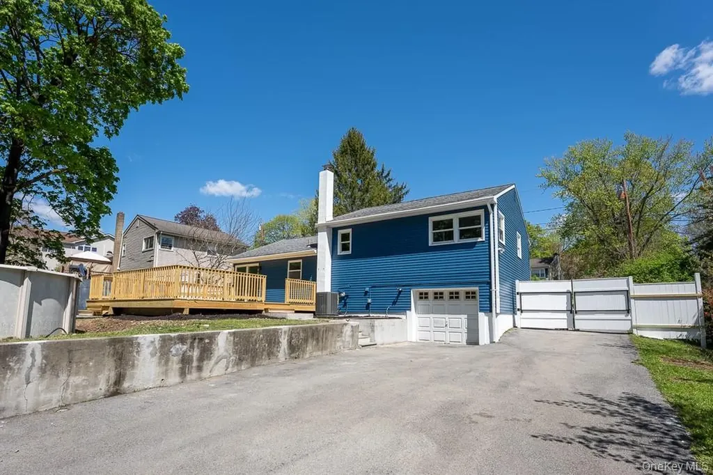 22 Oriole Drive Poughkeepsie NY 12601
