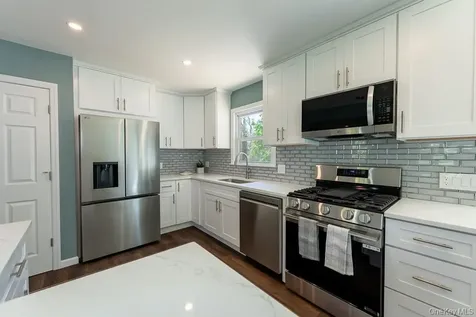 22 Oriole Drive Poughkeepsie NY 12601