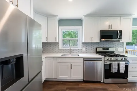 22 Oriole Drive Poughkeepsie NY 12601