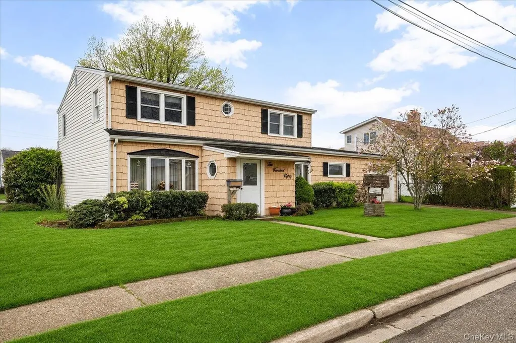 280 Division Avenue Massapequa NY 11758