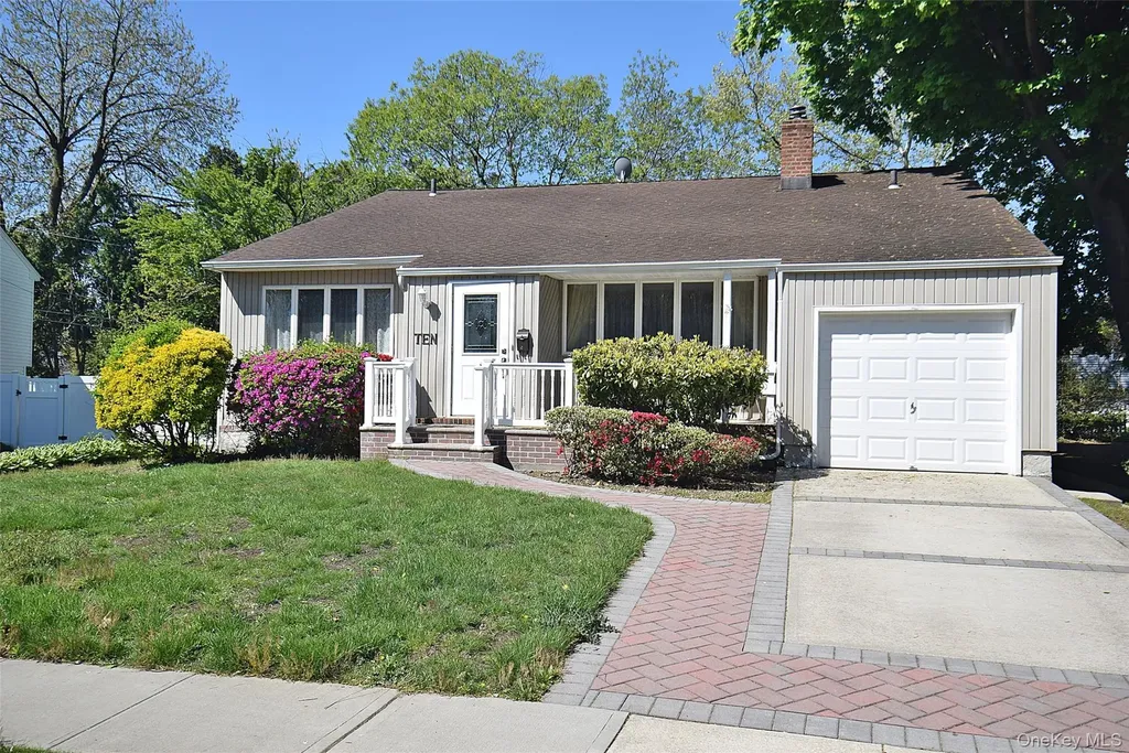 10 Tacoma Lane Syosset NY 11791