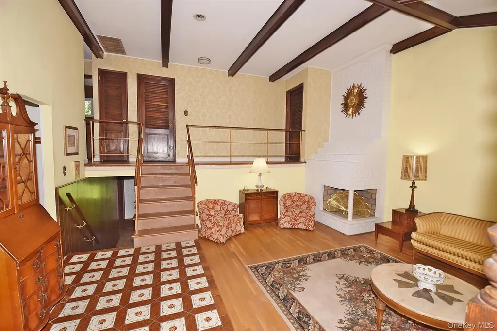 10 Tacoma Lane Syosset NY 11791