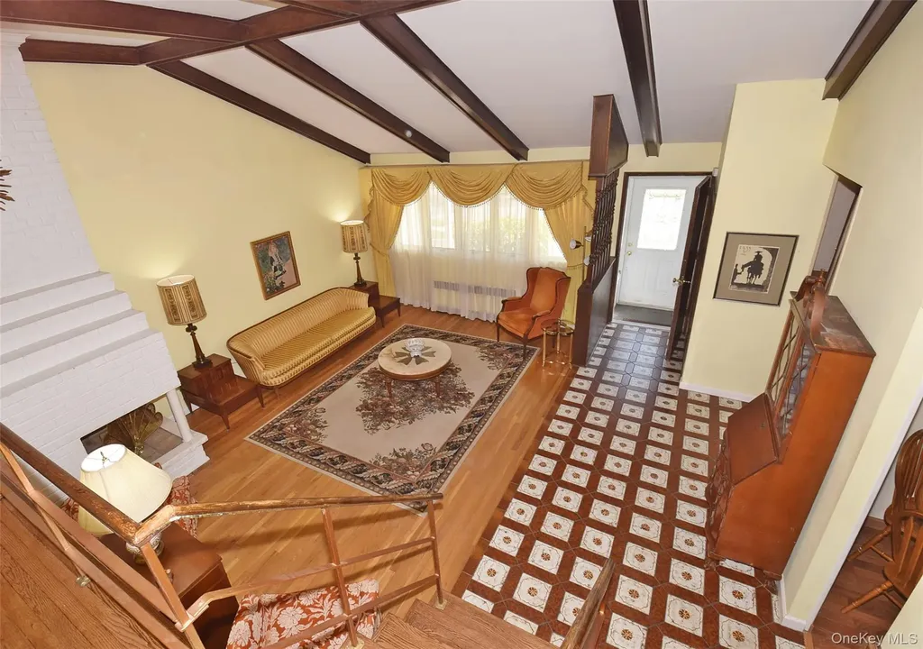 10 Tacoma Lane Syosset NY 11791