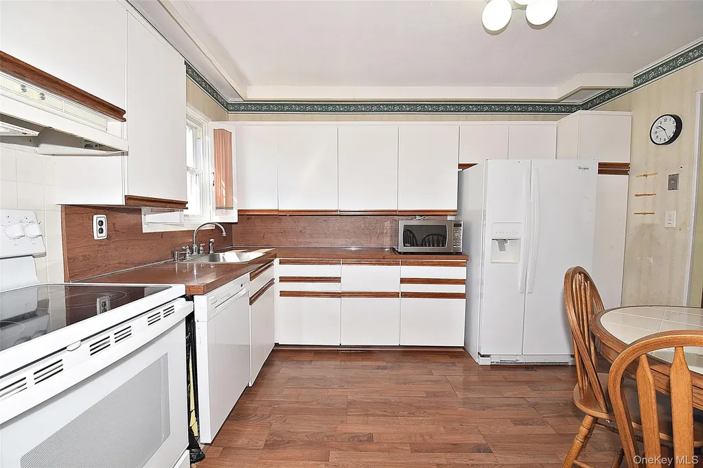 10 Tacoma Lane Syosset NY 11791