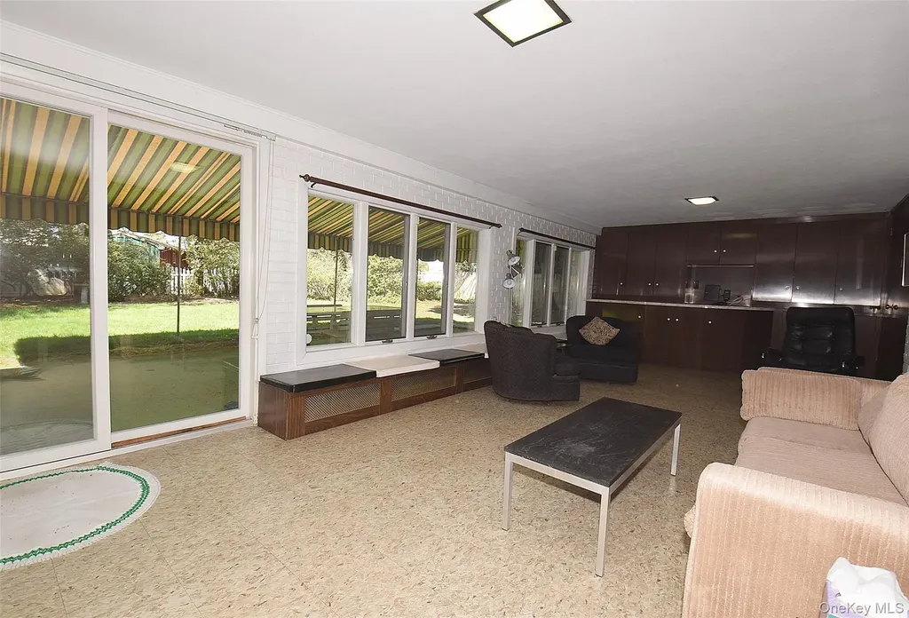 10 Tacoma Lane Syosset NY 11791