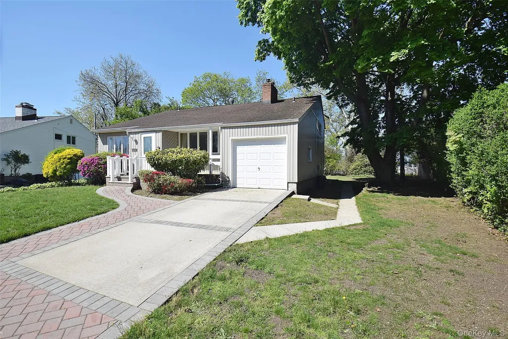 10 Tacoma Lane Syosset NY 11791