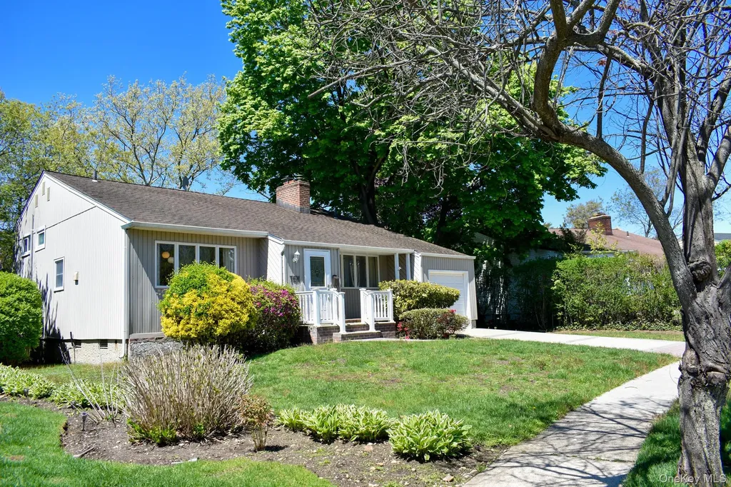 10 Tacoma Lane Syosset NY 11791