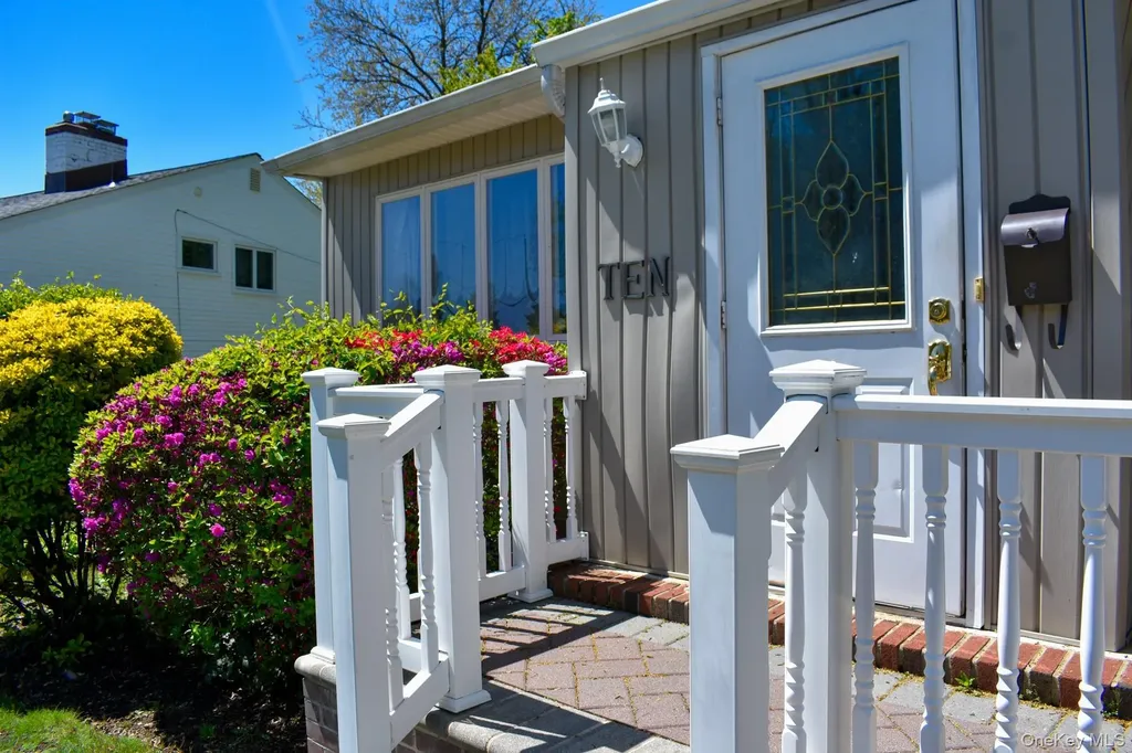 10 Tacoma Lane Syosset NY 11791