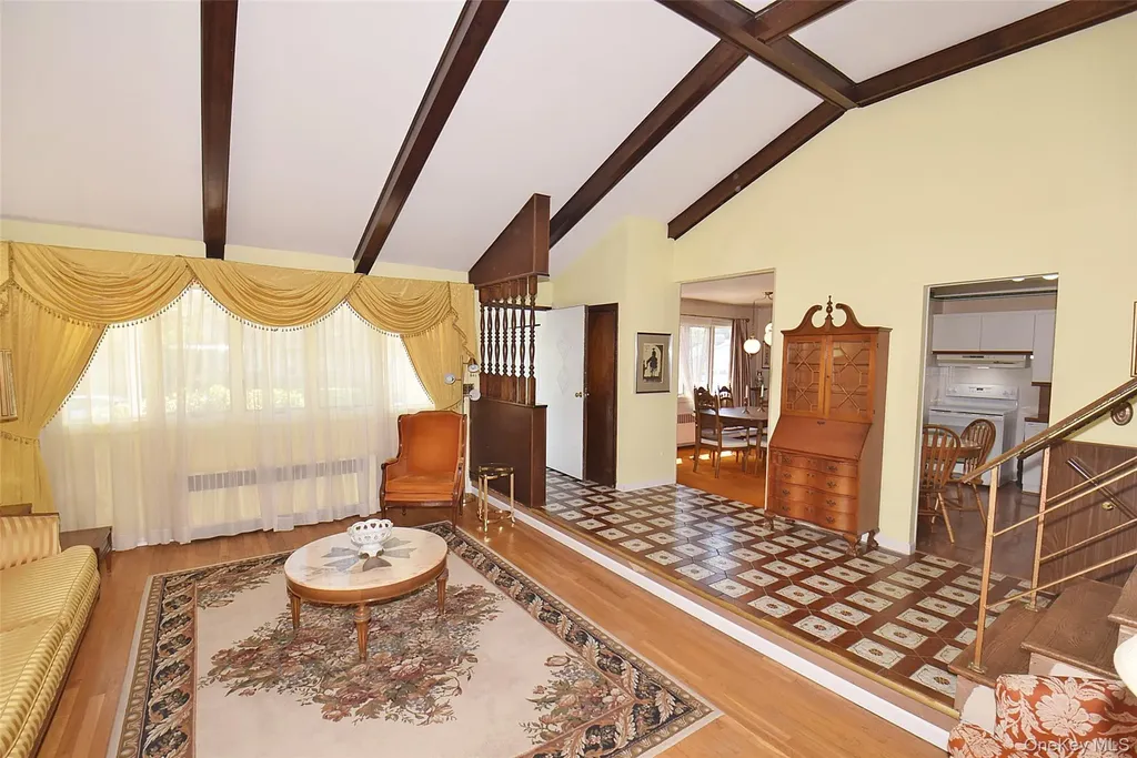 10 Tacoma Lane Syosset NY 11791