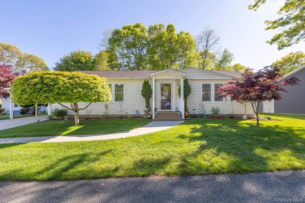1407 Middle Road Calverton NY 11933