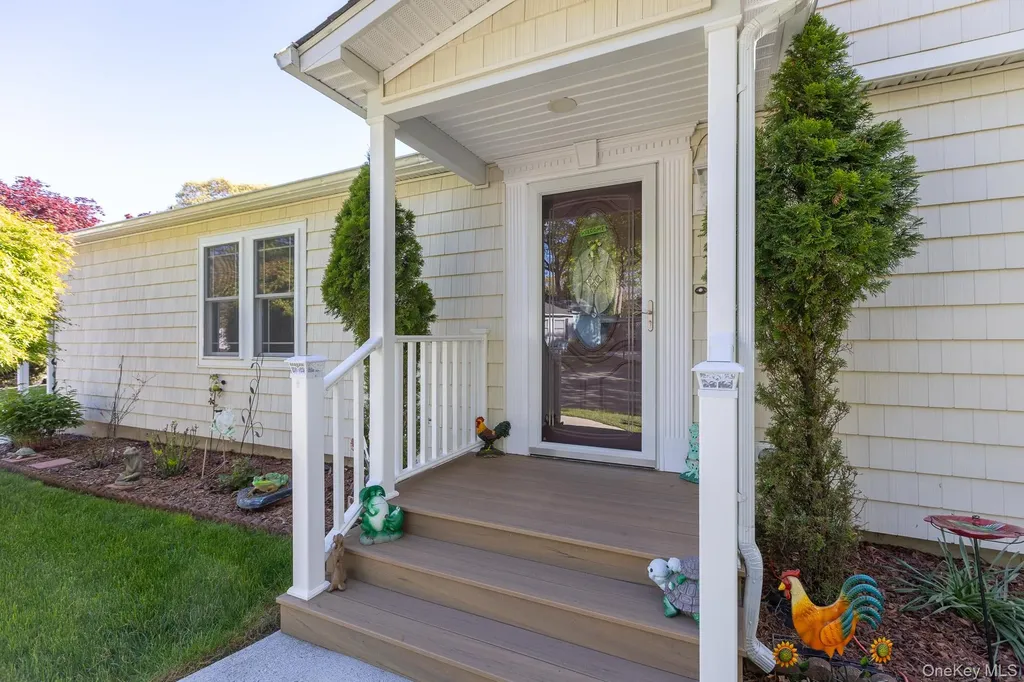 1407 Middle Road Calverton NY 11933