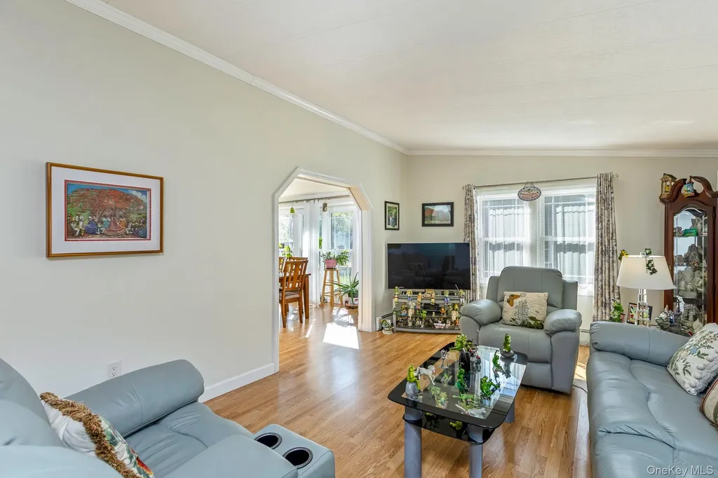 1407 Middle Road Calverton NY 11933