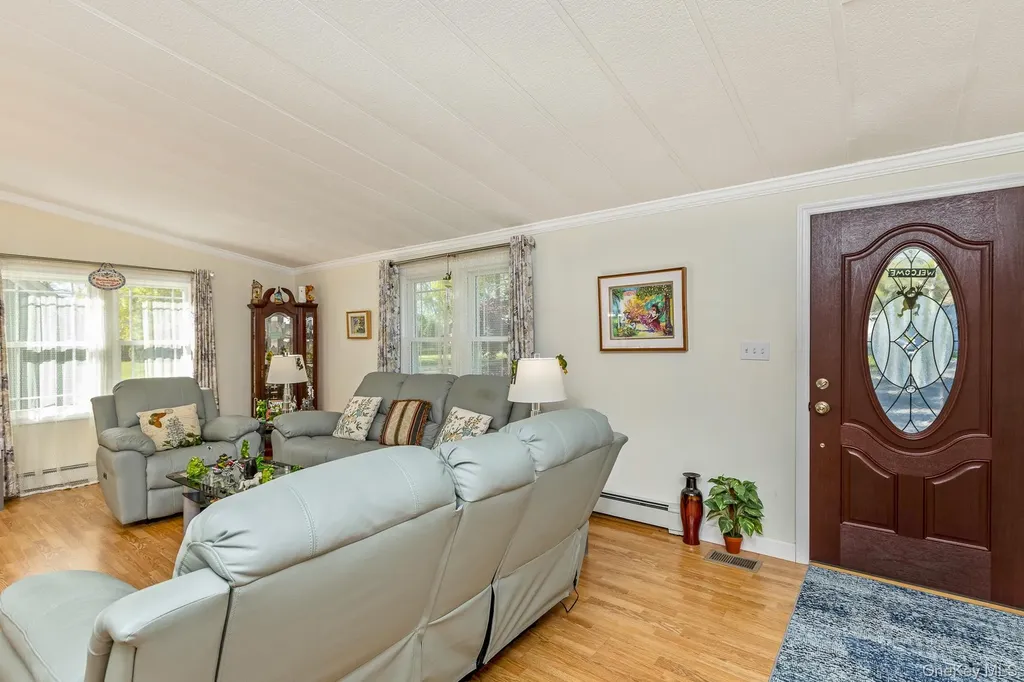 1407 Middle Road Calverton NY 11933
