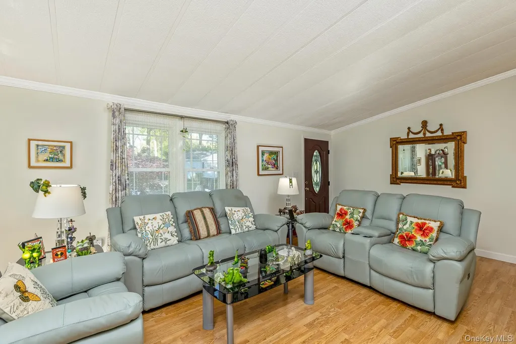 1407 Middle Road Calverton NY 11933