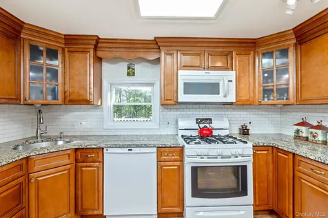1407 Middle Road Calverton NY 11933