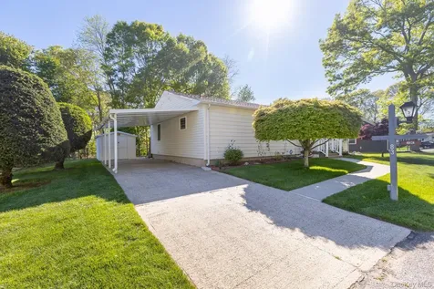1407 Middle Road Calverton NY 11933