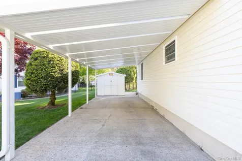 1407 Middle Road Calverton NY 11933