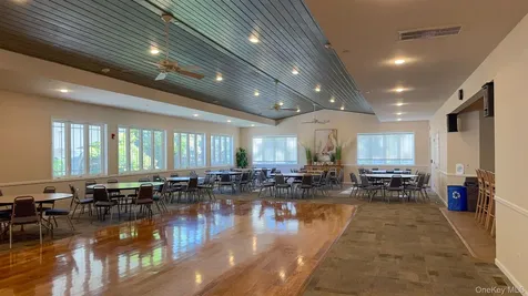 1407 Middle Road Calverton NY 11933