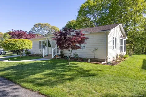 1407 Middle Road Calverton NY 11933