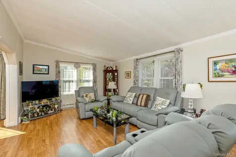 1407 Middle Road Calverton NY 11933