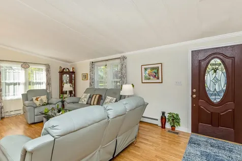 1407 Middle Road Calverton NY 11933