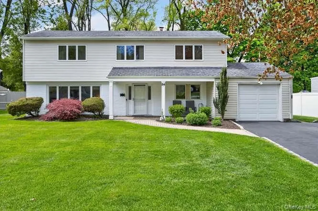 84 Harriet Lane Huntington NY 11743