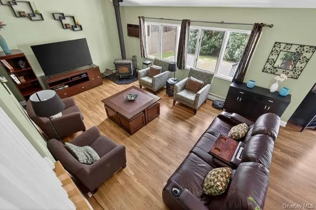 84 Harriet Lane Huntington NY 11743