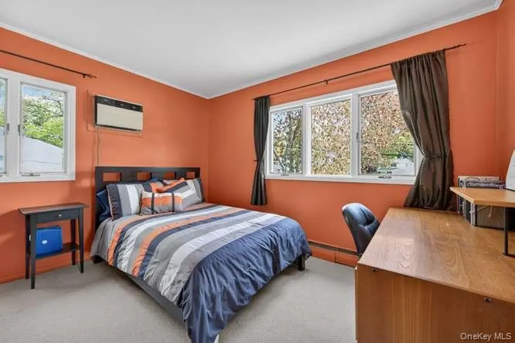 84 Harriet Lane Huntington NY 11743