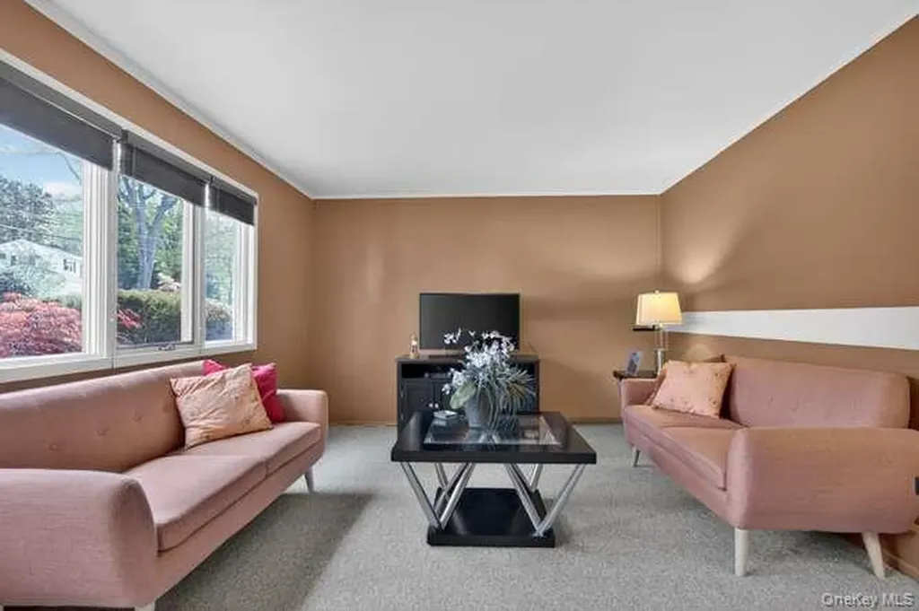 84 Harriet Lane Huntington NY 11743