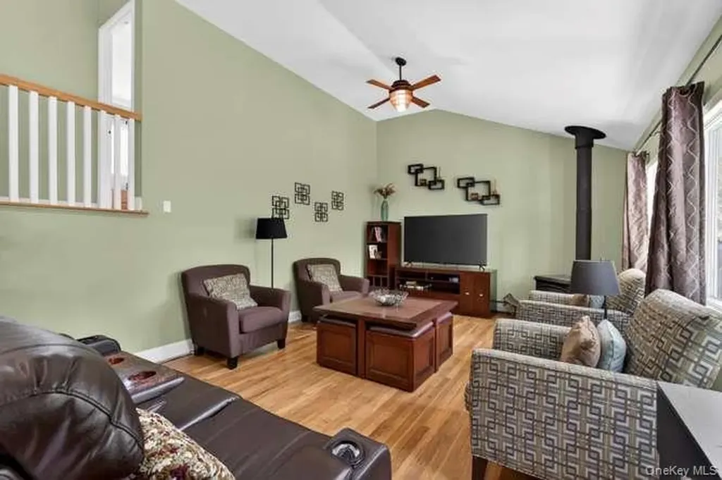 84 Harriet Lane Huntington NY 11743