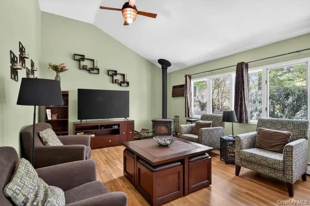 84 Harriet Lane Huntington NY 11743