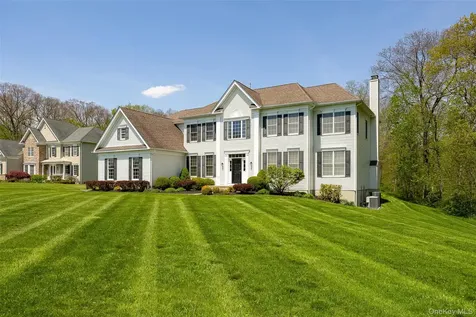 26 Hayden Court Poughkeepsie NY 12603