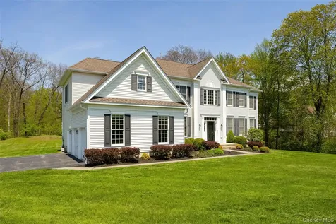 26 Hayden Court Poughkeepsie NY 12603