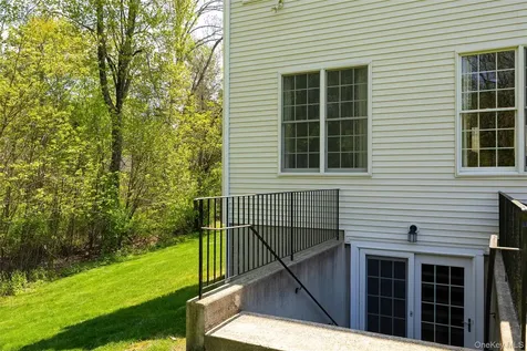26 Hayden Court Poughkeepsie NY 12603