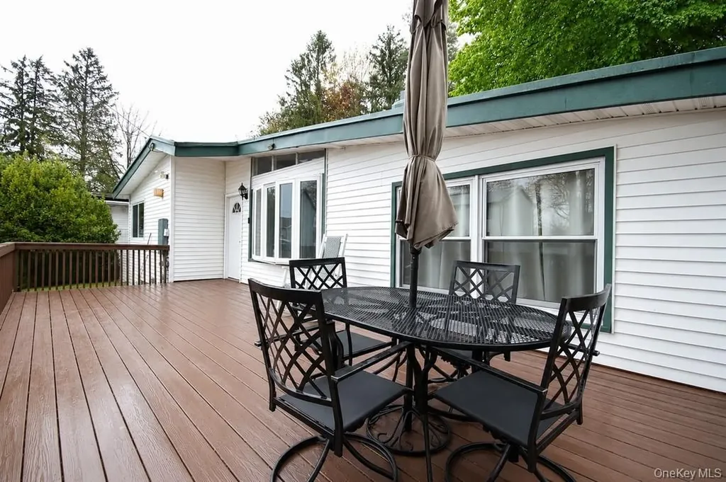 19 Crescent Circle Rock Hill NY 12775