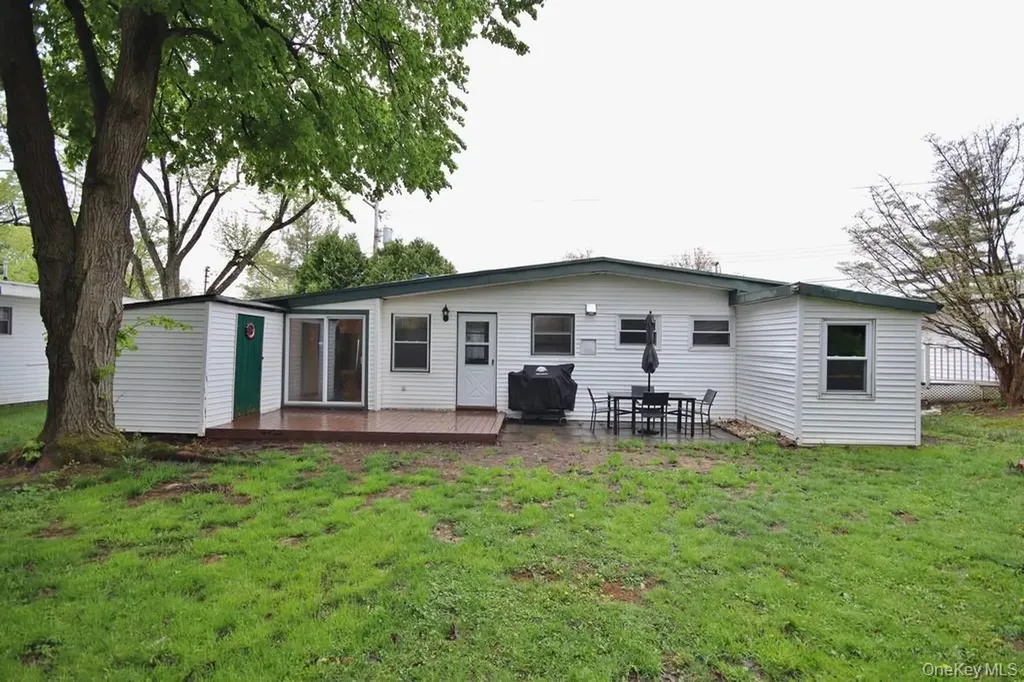 19 Crescent Circle Rock Hill NY 12775