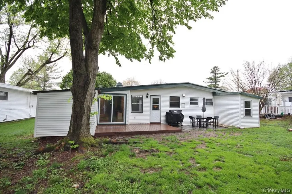 19 Crescent Circle Rock Hill NY 12775
