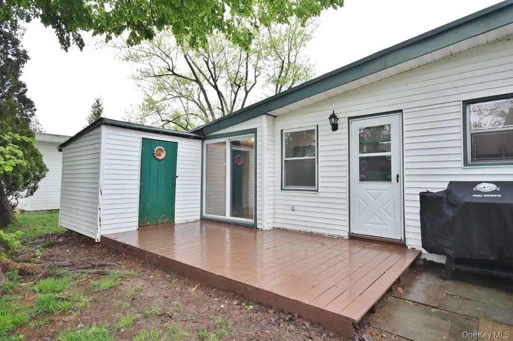 19 Crescent Circle Rock Hill NY 12775