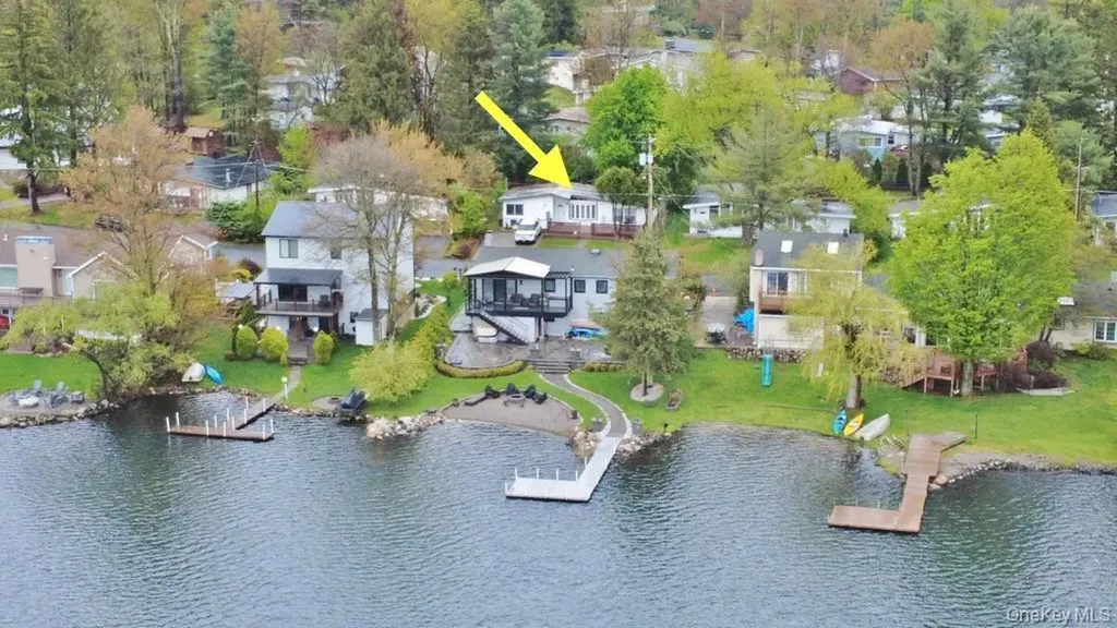 19 Crescent Circle Rock Hill NY 12775