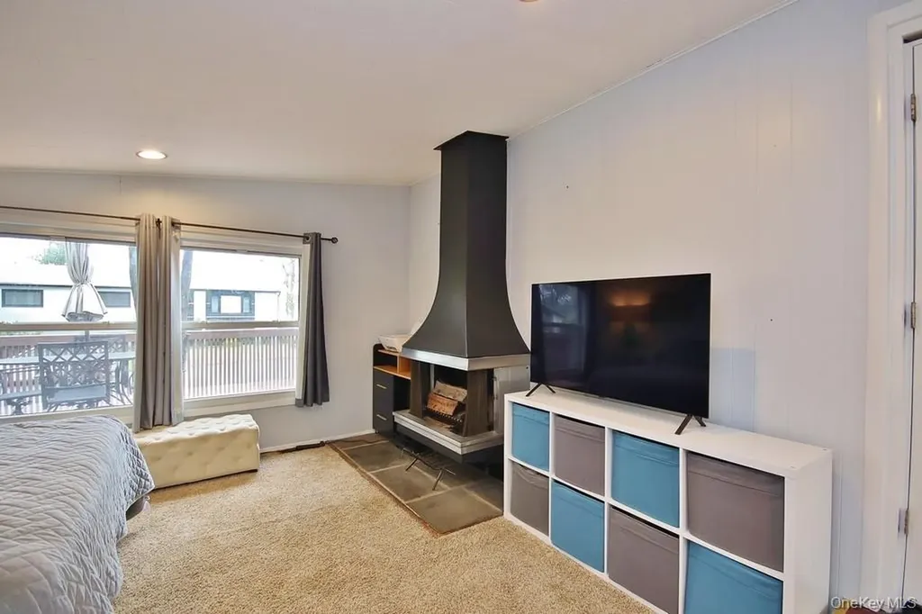 19 Crescent Circle Rock Hill NY 12775