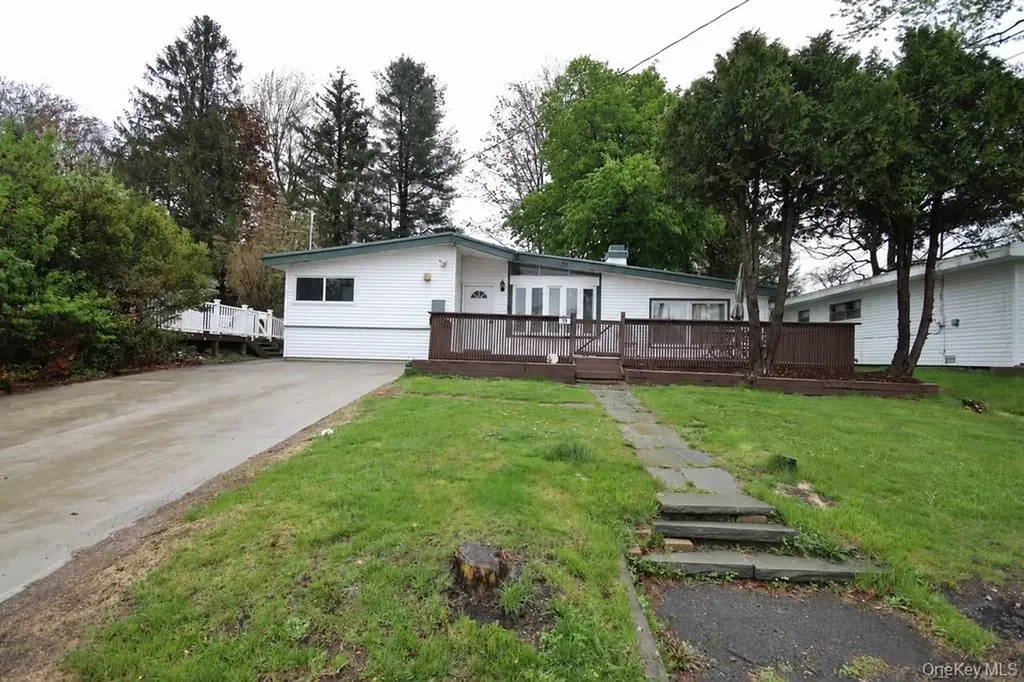 19 Crescent Circle Rock Hill NY 12775