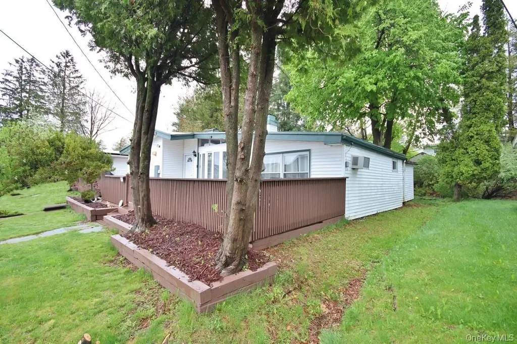 19 Crescent Circle Rock Hill NY 12775